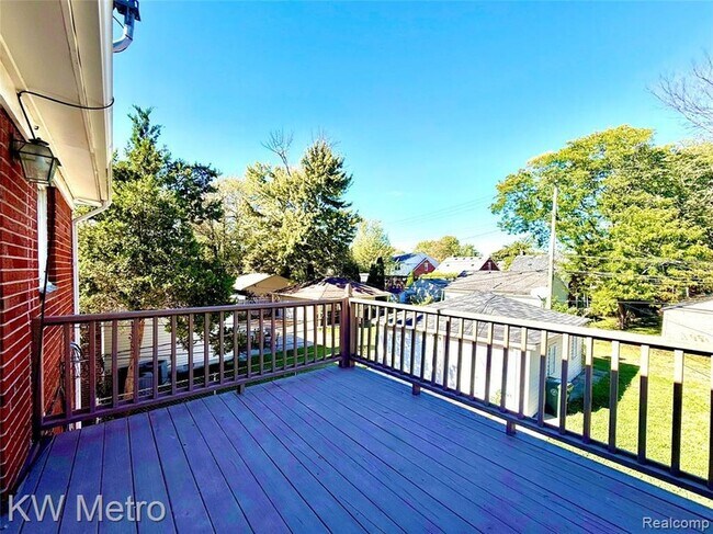 Building Photo - 2182 Vernier Rd