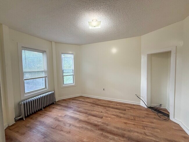 Building Photo - 60 Lucerne St
