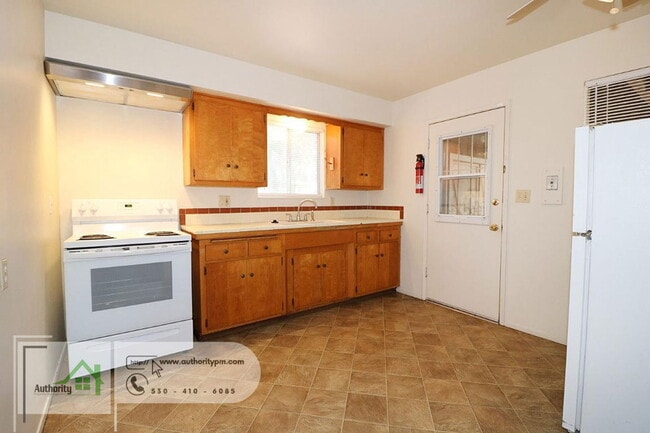 Building Photo - 20877 Cottonwood Dr