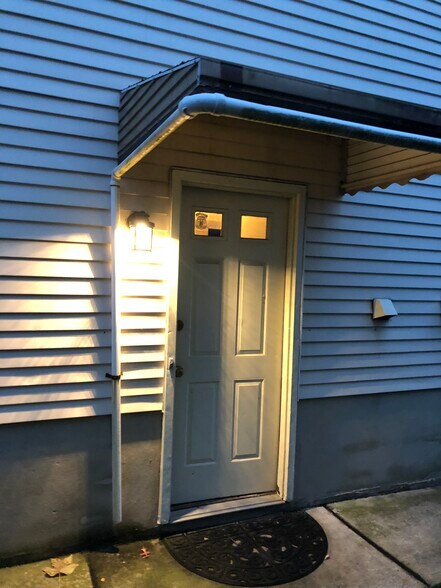 Entrance - 266 E 54th St