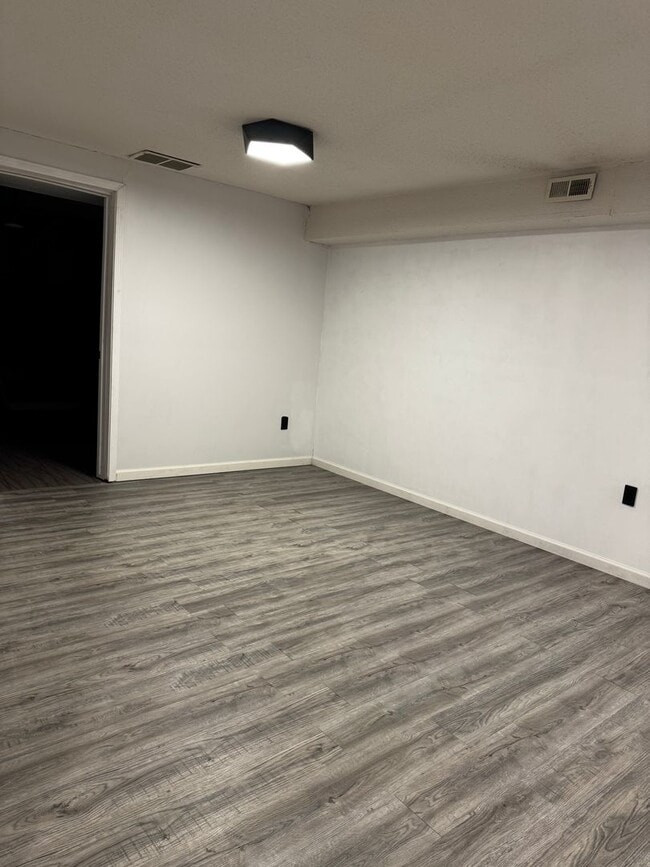 Building Photo - 3250 N Longfellow Ct