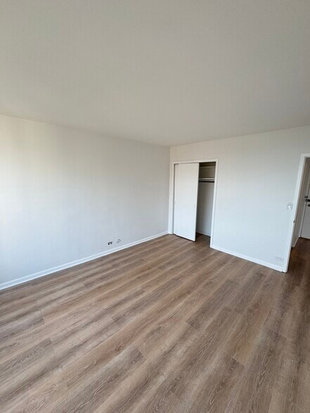 Building Photo - 2970 N Lake Shore Dr