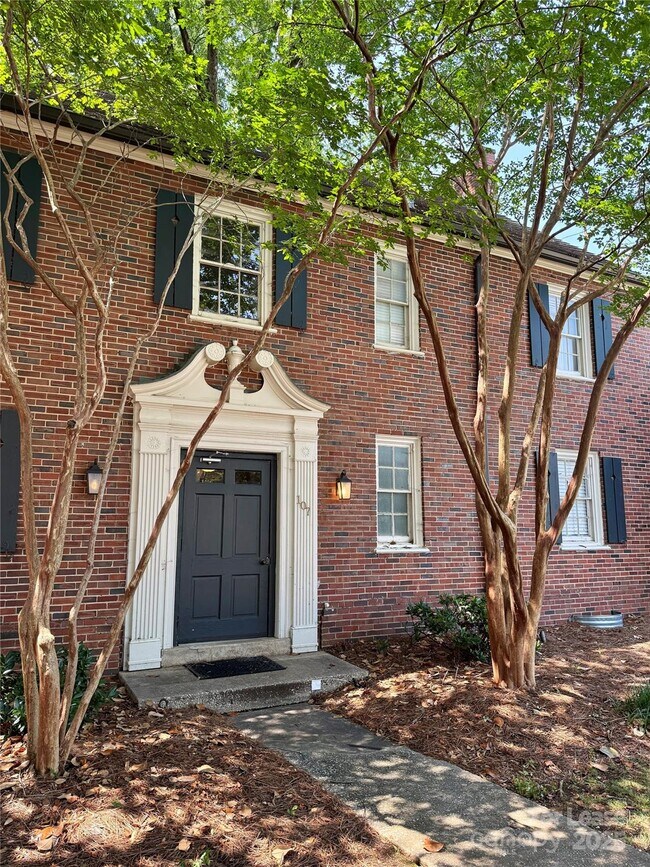 Building Photo - 107 S Laurel Ave
