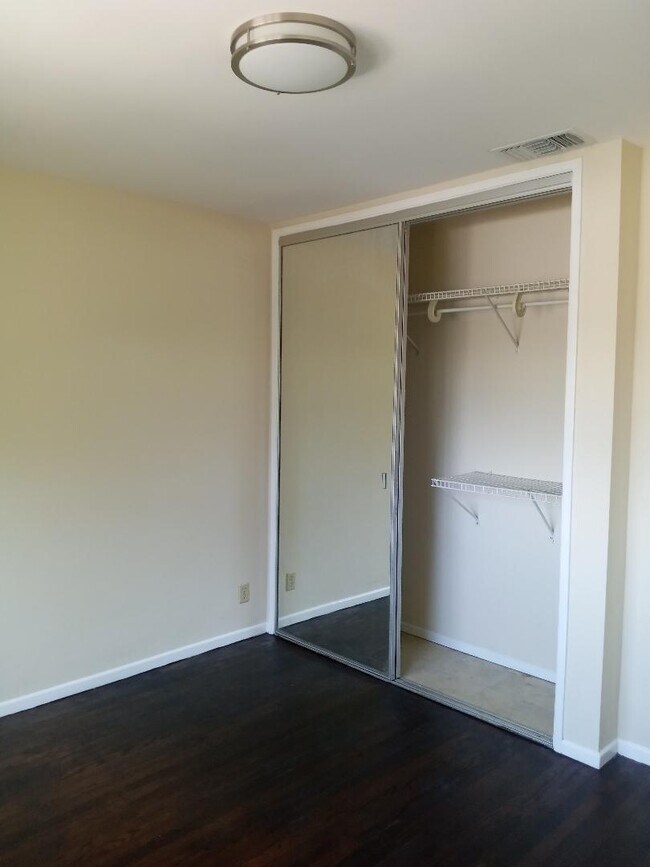 Building Photo - 822 E Sacramento St