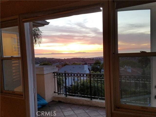 Building Photo - 3 Pavona