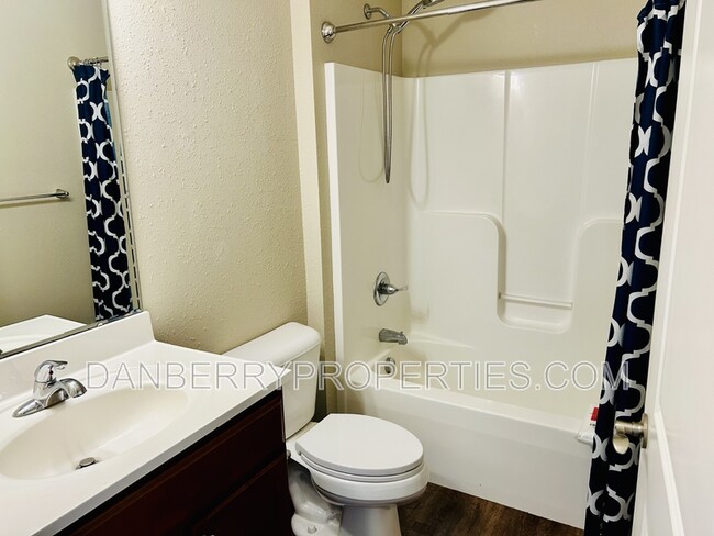 Building Photo - 1477 River Park Ln