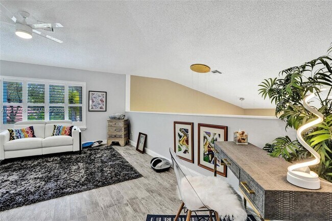 Building Photo - 6204 NW 78th Ct