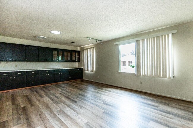 Building Photo - 2513 26th St