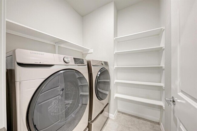 Building Photo - 5408a Baythorne Dr