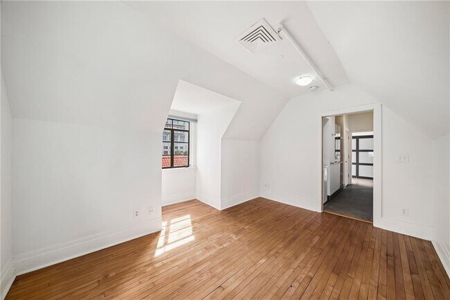 Building Photo - 81 Peachtree Pl NE