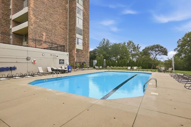 Building Photo - 1000 Urlin Ave