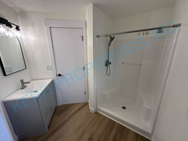 Building Photo - Charming 3-Bed Home with 2.5 Baths in Troutdale - Your Spacious Retreat Awaits!