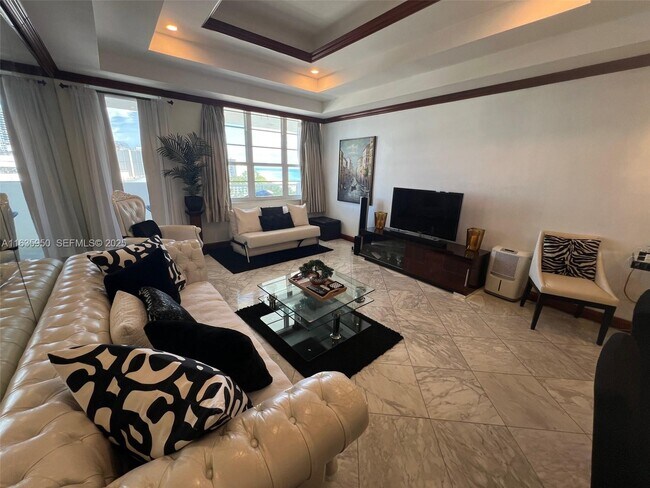 Building Photo - 100 Lincoln Rd