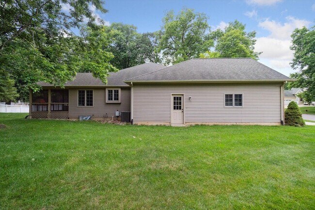 Building Photo - 5279 Thames Ct