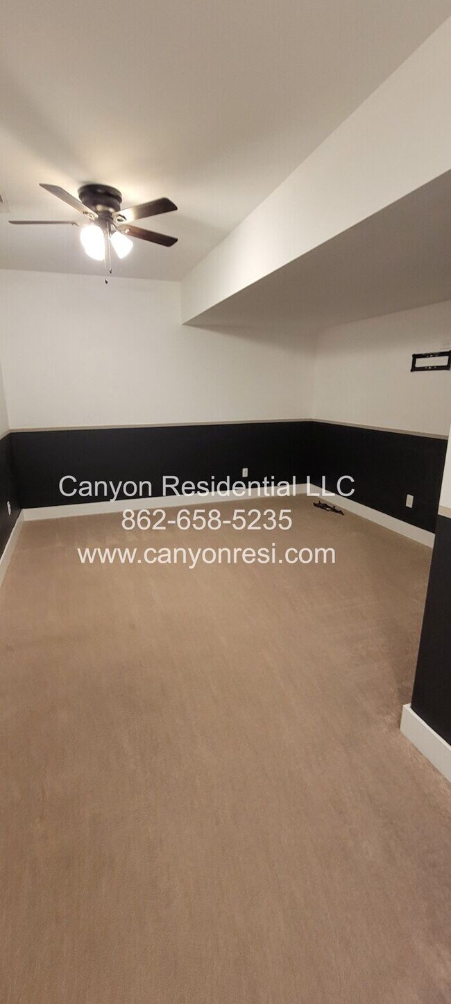 Building Photo - Nice Sized 4 Bed 3 Bath home in great location!