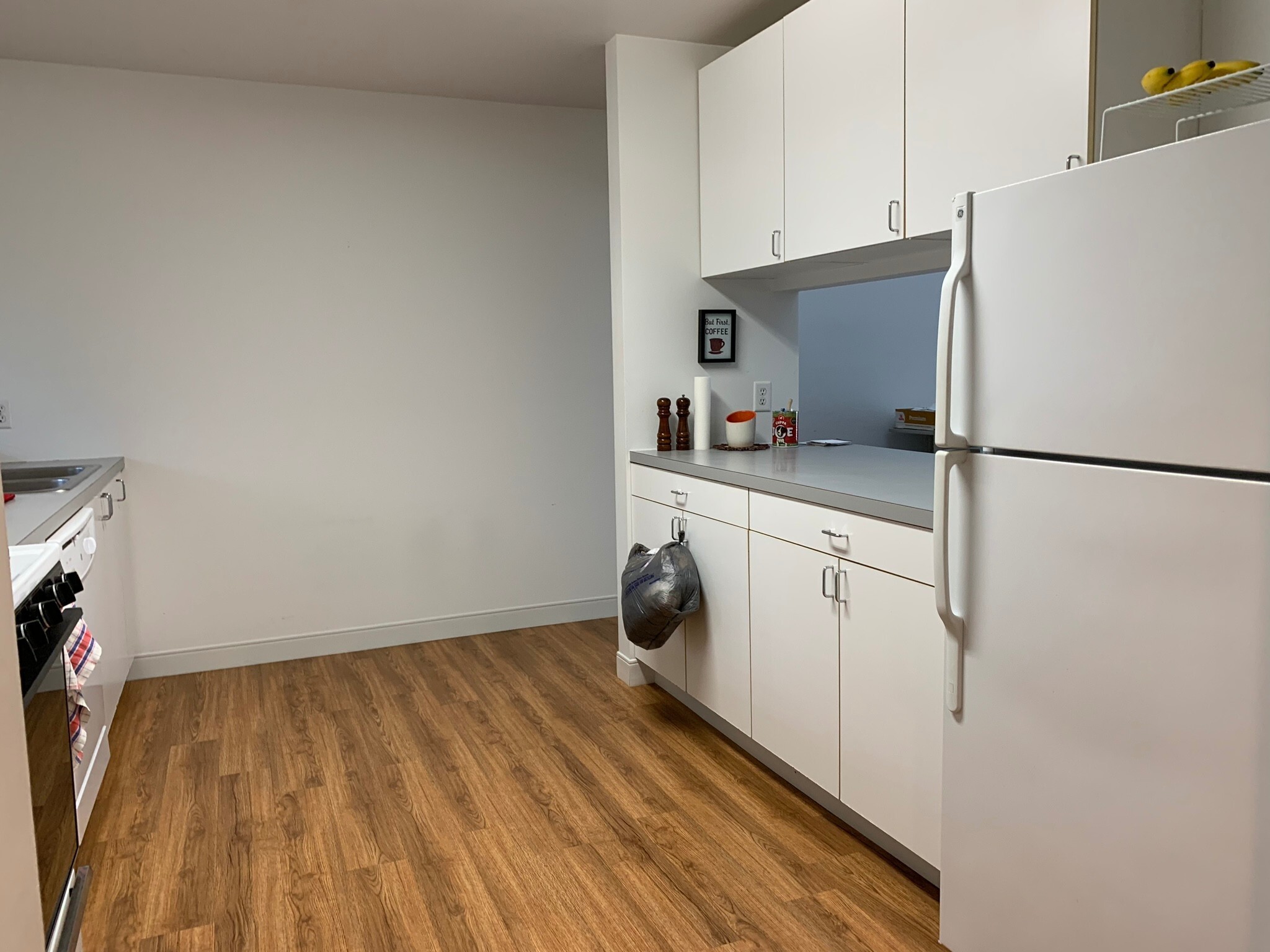 Kitchen Breakfast bar to dinning area. - 1047 Danby Rd