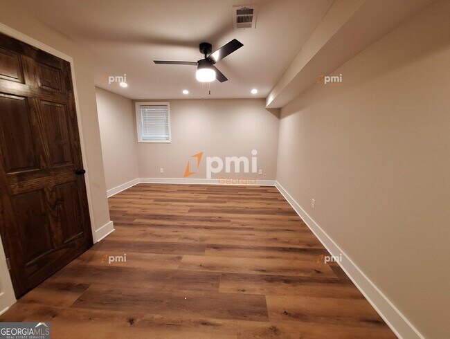 Building Photo - 9995 Rivertown Rd