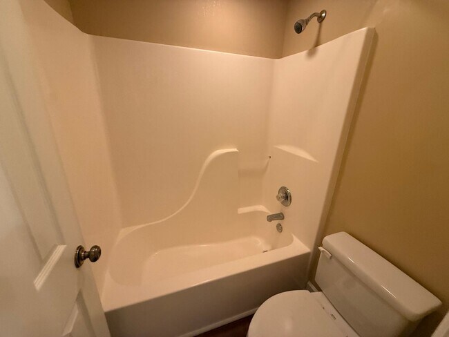 Building Photo - Great 3 Bedroom Twin Home in Ogletree Village