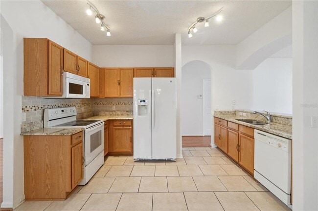 Building Photo - 325 Azincourt Ln