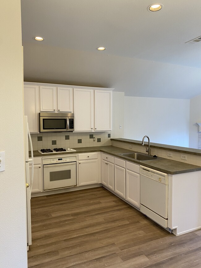 Building Photo - 5205 Crossvine Ln