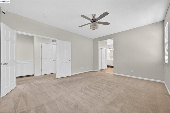 Building Photo - 244 Balsam St