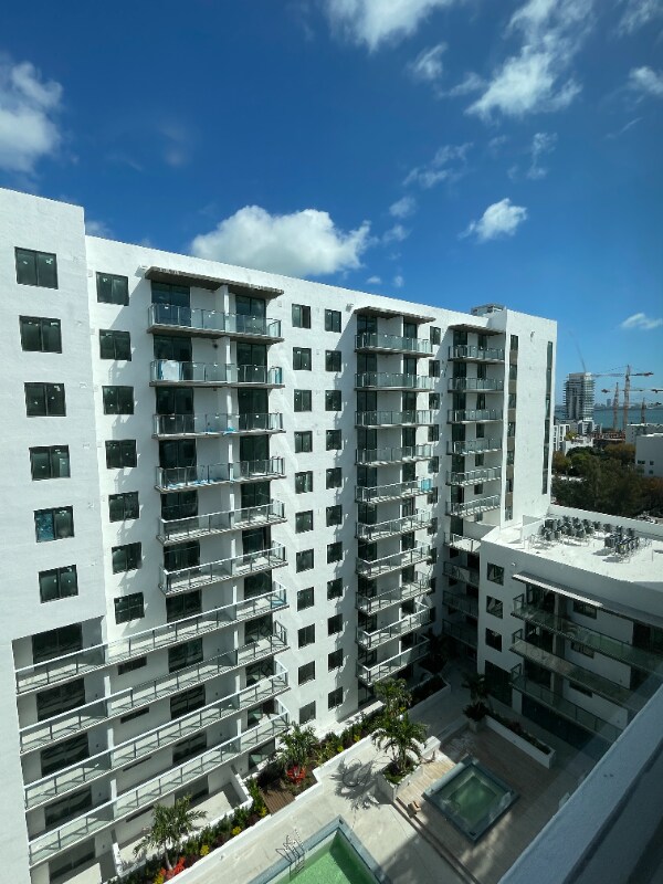 Building Photo - 2220 NE 2nd Ave