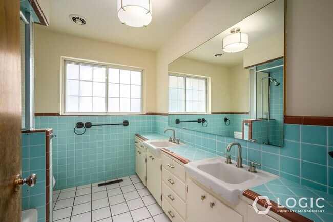 Building Photo - 4220 S Fortuna Way