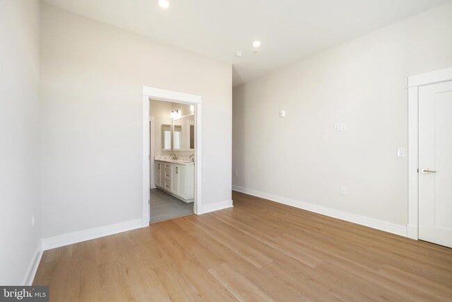 Building Photo - 23651 Havelock Walk Ter