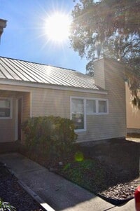 Building Photo - 5220 SW 21st Pl