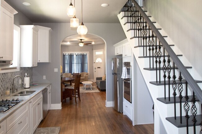 Building Photo - 1911 34th St