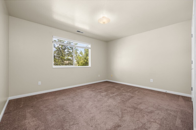 Building Photo - 752 N 1060 W
