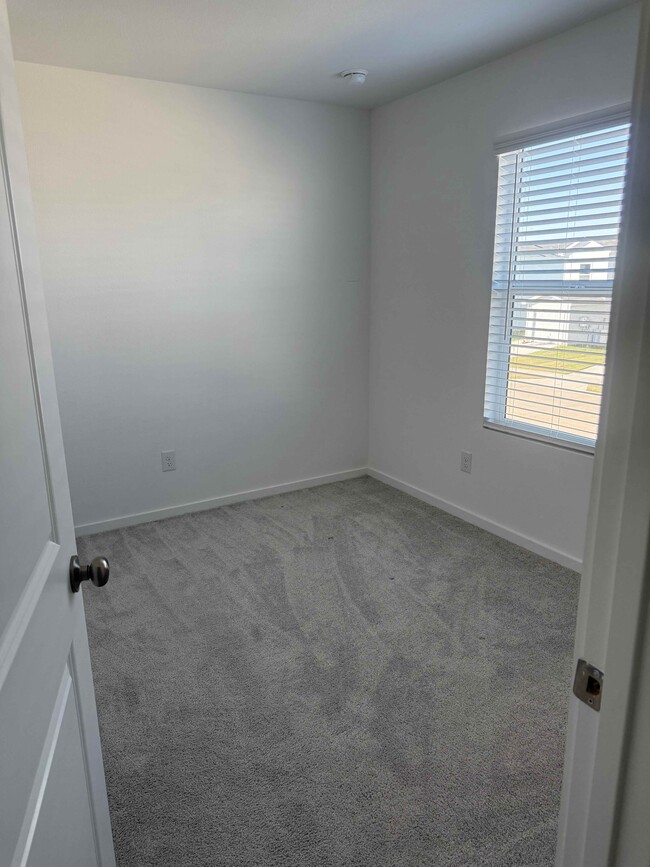 Building Photo - 807 Sandhill Crane Ln