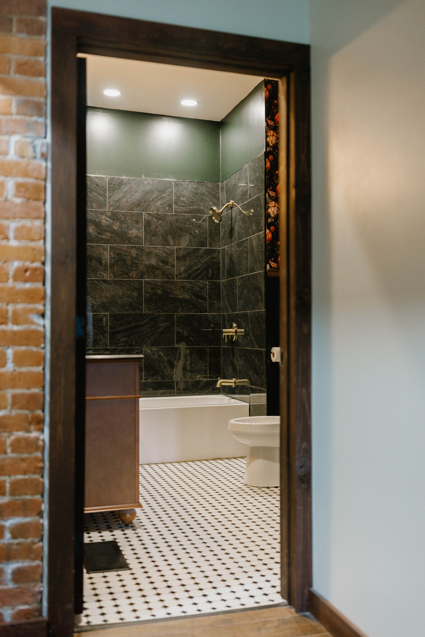 Building Photo - 503 Church St