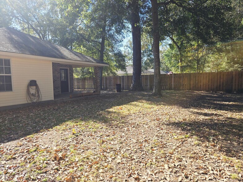 Building Photo - 200 E Mell St