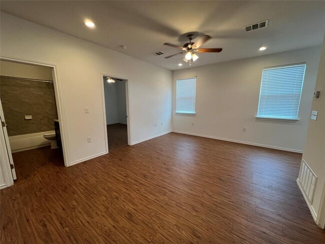 Building Photo - 805 Hallie Cove