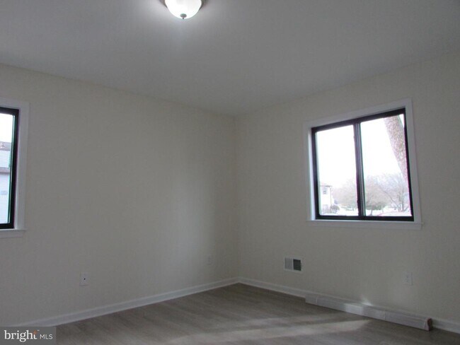 Building Photo - 515 Lindsey Ct