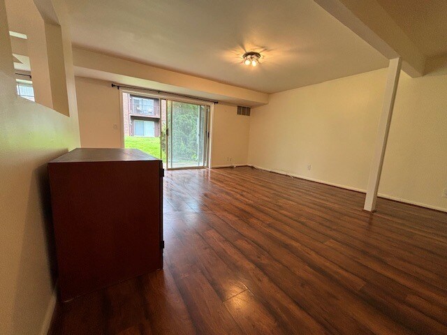 Building Photo - 222 Timber Trl