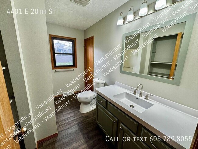 Building Photo - 4401 E 20th St