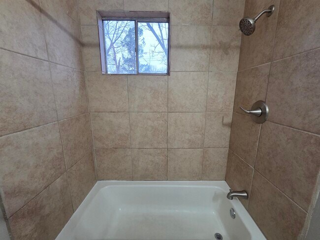 Building Photo - 4535 Beacon Hls Dr