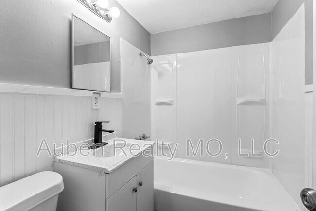 Building Photo - 1300 S Appleton Ave