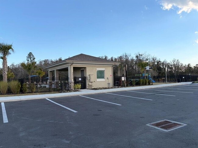 Building Photo - 2724 Skyline Lp