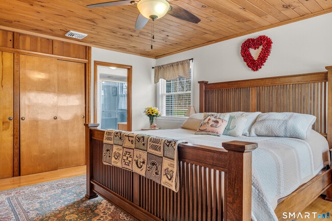 Building Photo - 51 W Lake Ave