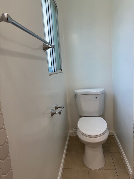 Master bathroom - 11828 State St