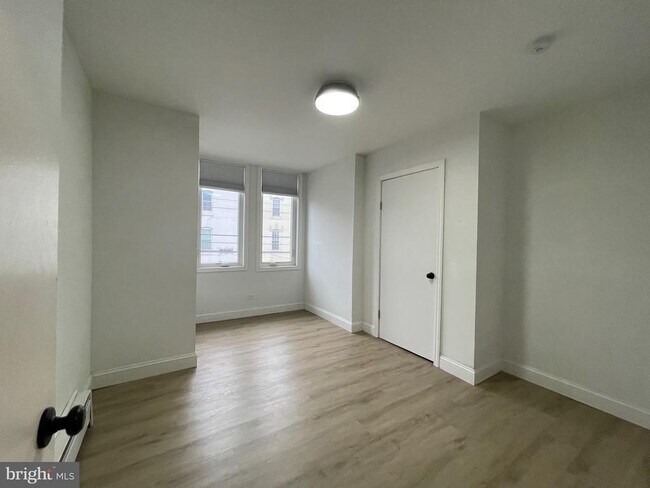 Building Photo - 900 N 29th St