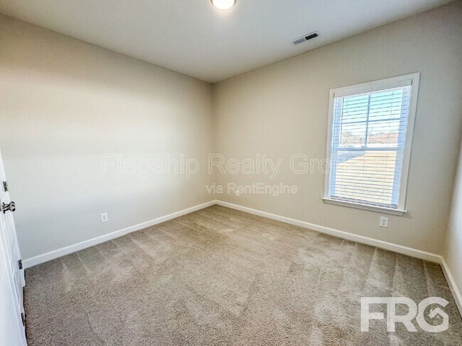 Building Photo - 101 Creeks Edge Dr