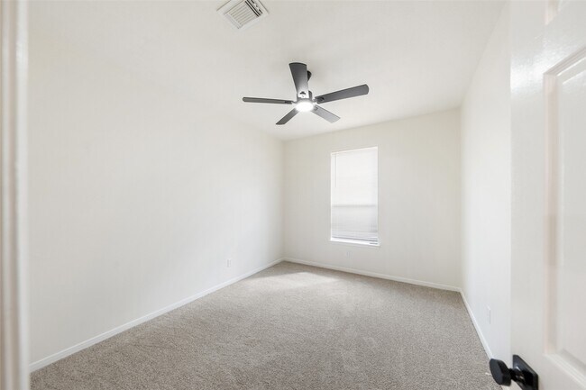 Building Photo - 923 Shirefield Ln