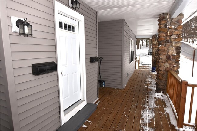 Building Photo - 137 Genesee St