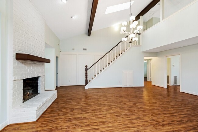 Building Photo - 5511 Greentree Dr