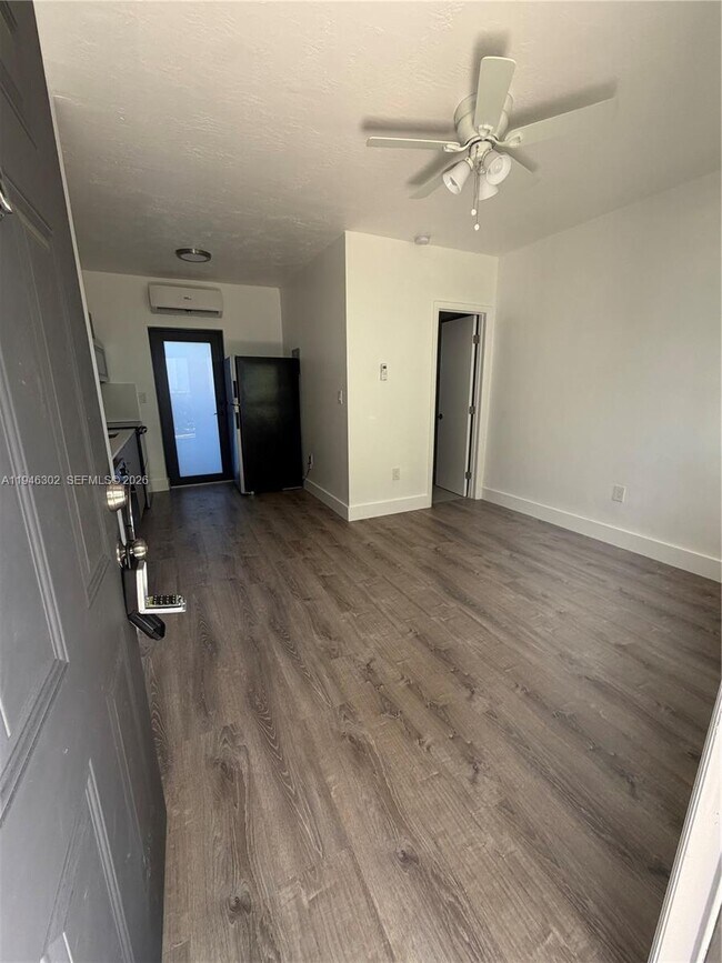 Building Photo - 201 SW 21st Ct