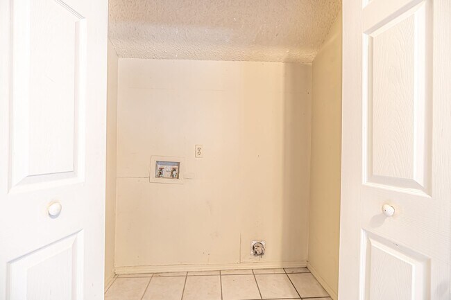 Building Photo - 1506 W Janda Dr